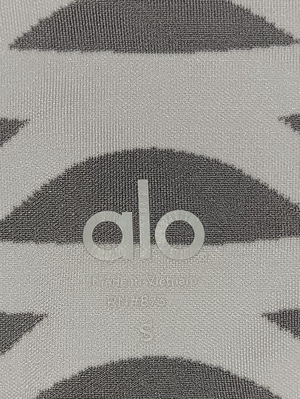Alo Yoga Airbrush Capri – White Arches - Size Small - Retail $88 - Picture 5 of 5
